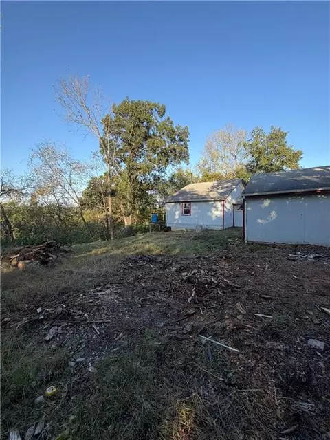 Exterior - 8202 E Shady Tree Ln, Freeman, MO 64746 photo 4 of 4