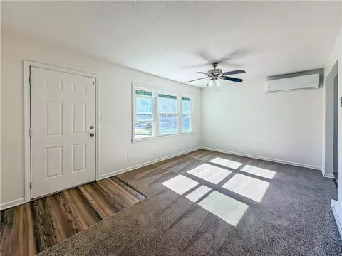 Living - 2806 Wesley Ct, Sedalia, MO 65301 photo 2 of 3