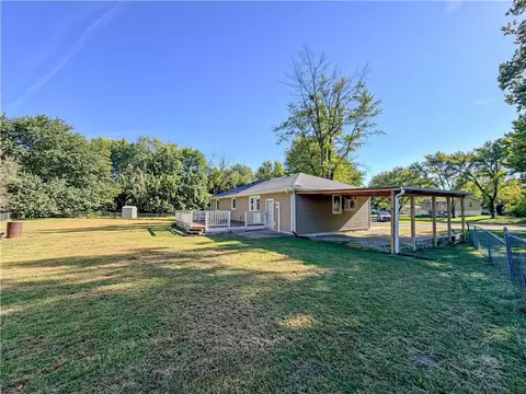 Exterior - 2806 Wesley Ct, Sedalia, MO 65301 photo 5 of 5