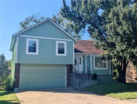 10722 Stark Ave, Kansas City, MO 64134