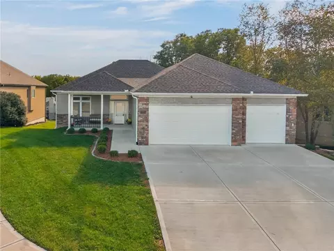 Exterior - 1925 Carter Ct, Liberty, MO 64068 photo 2 of 5