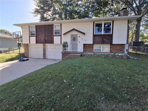 2509 SW 5th St, Blue Springs, MO 64014