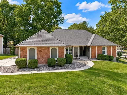 8148 NW Twin Oaks Dr, Kansas City, MO 64151
