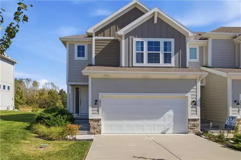 3721 SW Walsh Dr, Lees Summit, MO 64082