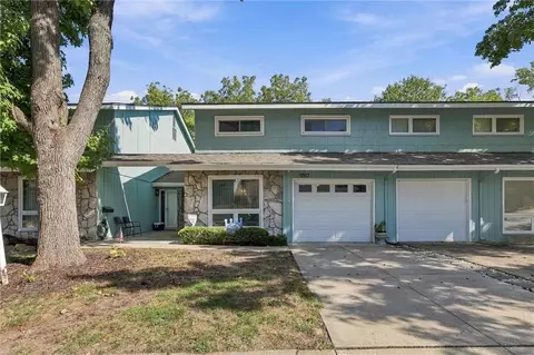 6513 W 49th St, Mission, KS 66202