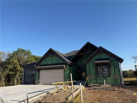 1235 Foxtrot Ln, Greenwood, MO 64034