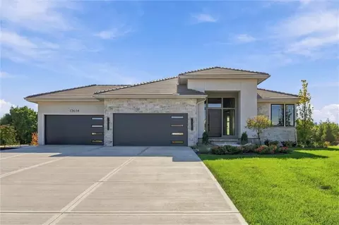 13614 Granada Dr, Leawood, KS 66224