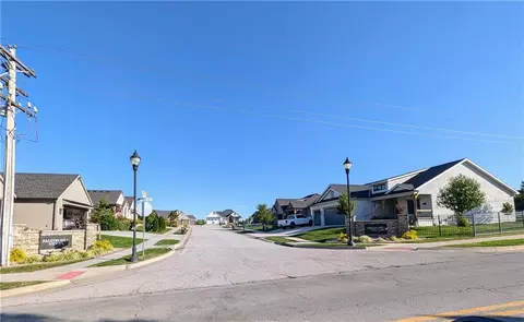 1810 Falcon Ct, Kearney, MO 64060 photo 2