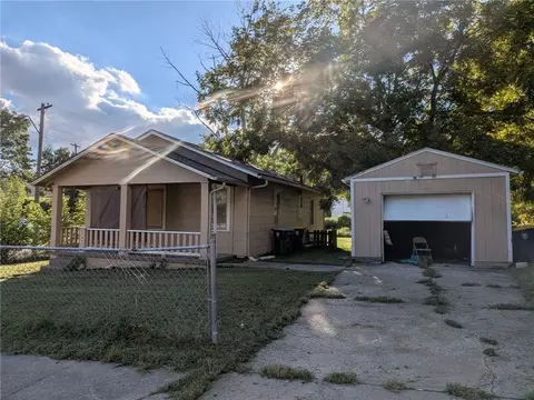 6744 Bales Ave, Kansas City, MO 64132