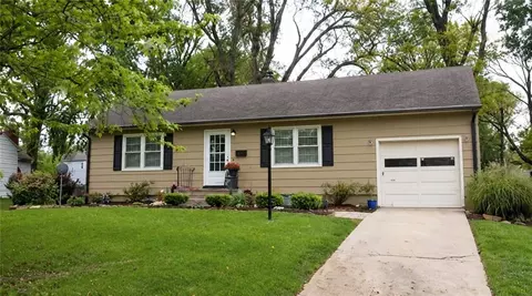 8708 Grande Pas St, Kansas City, MO 64114