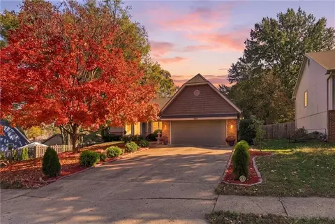 6911 N Flora Ave, Gladstone, MO 64118