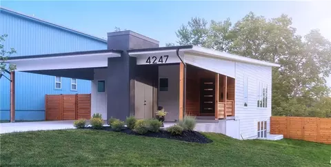 4247 Tracy Ave, Kansas City, MO 64110