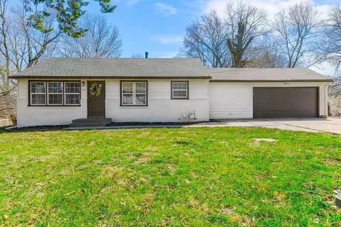 8017 Waverly Ave, Kansas City, KS 66109