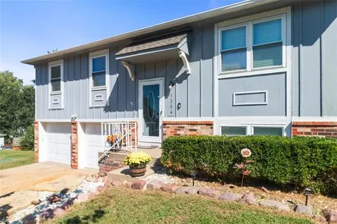 1204 NW Trenton Pl, Blue Springs, MO 64015