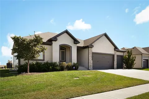 4824 SW 3rd St, Blue Springs, MO 64014