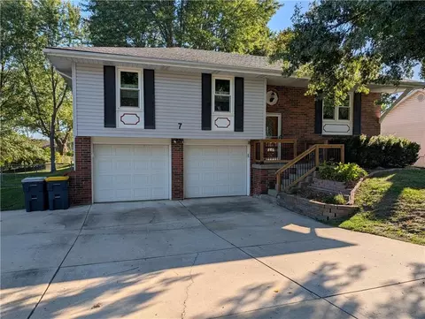 7 NE 80th St, Kansas City, MO 64118