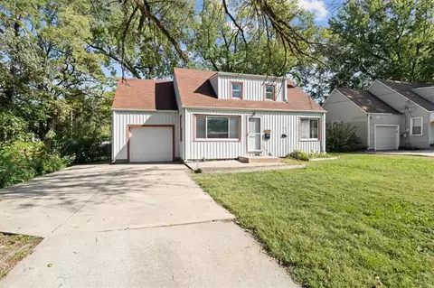 6739 Floyd St, Overland Park, KS 66204