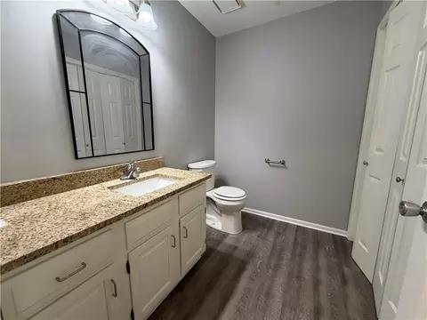 Bath - 1700 W Walnut St, Independence, MO 64050 photo 4 of 5
