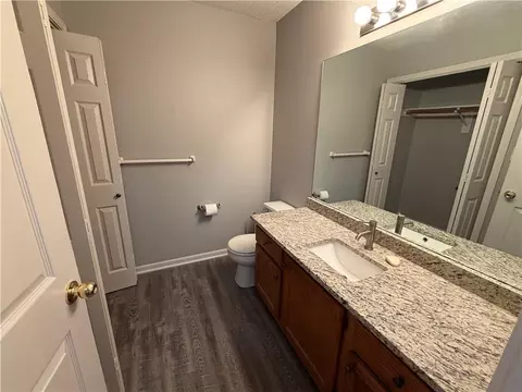 Bath - 1700 W Walnut St, Independence, MO 64050 photo 2 of 5