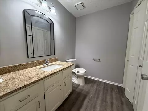 Bath - 1700 W Walnut St, Independence, MO 64050 photo 3 of 5