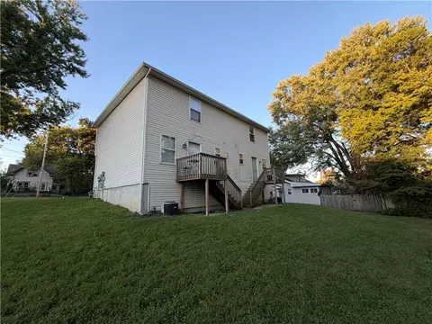 Exterior - 1700 W Walnut St, Independence, MO 64050 photo 4 of 5