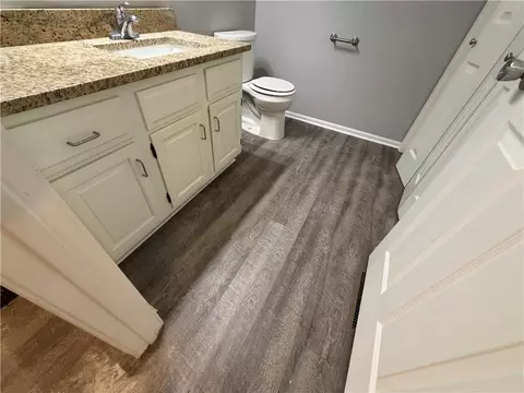 Bath - 1700 W Walnut St, Independence, MO 64050 photo 5 of 5