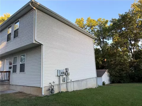 Exterior - 1700 W Walnut St, Independence, MO 64050 photo 2 of 5