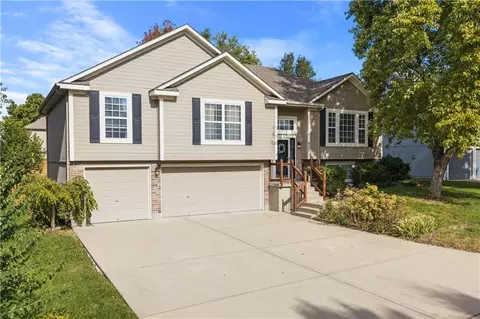 958 NW Maplewood Ct, Grain Valley, MO 64029