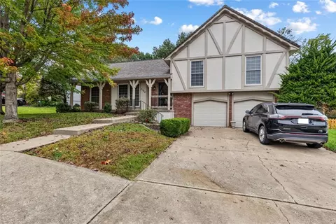 5348 W 102 St, Overland Park, KS 66207