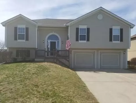 10924 N Marsh Ave, Kansas City, MO 64157