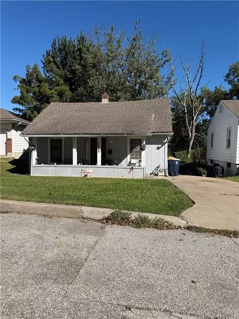 5525 S Benton Ave, Kansas City, MO 64130