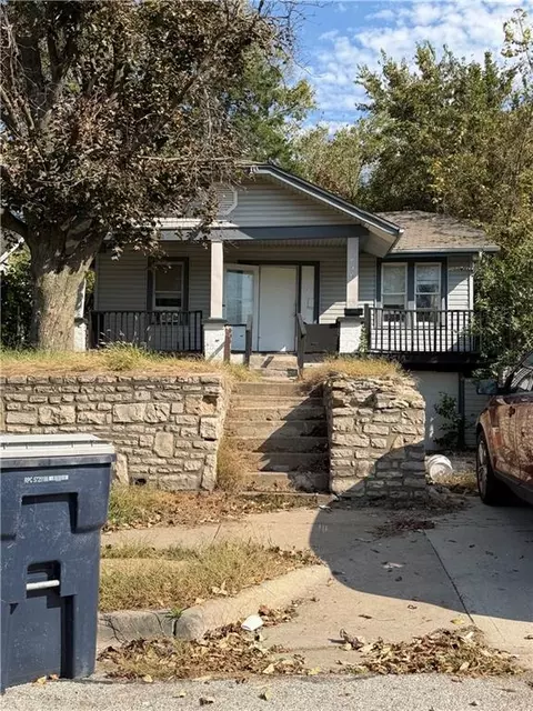 5829 Jackson Ave, Kansas City, MO 64130