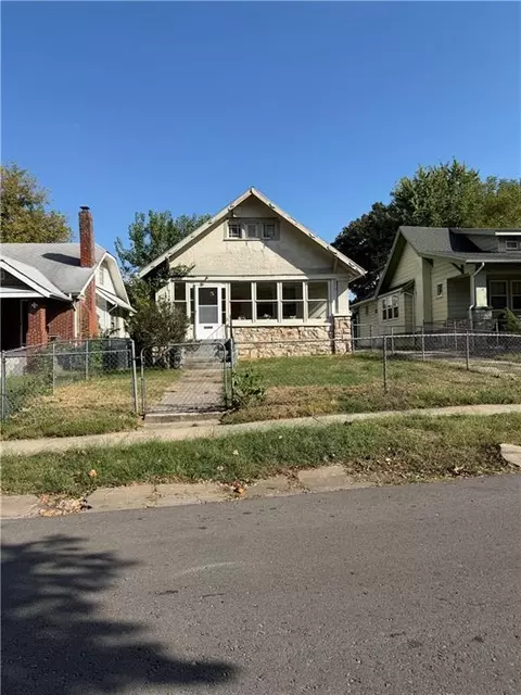 6623 Olive St, Kansas City, MO 64132
