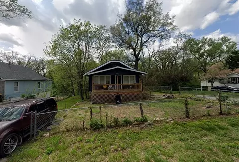 7000 Spruce St, Kansas City, MO 64132