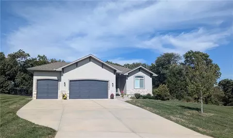 34462 W 82nd St, De Soto, KS 66018