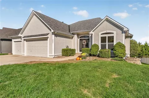 3004 SW Silverspur Ln, Lees Summit, MO 64081