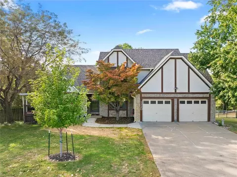 1320 S 105th St, Edwardsville, KS 66111