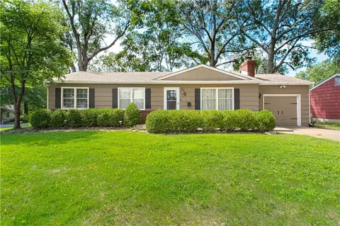1 W 96th Ter, Kansas City, MO 64114