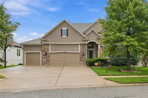 11018 W 163rd Ter, Overland Park, KS 66221