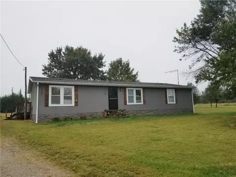 78 Newberry Dr, Linn Valley, KS 66040