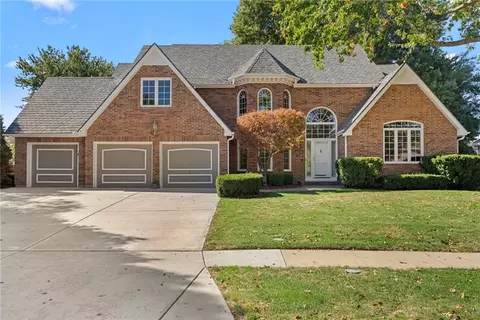 12808 Sherwood Dr, Leawood, KS 66209