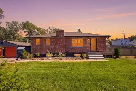 9417 Palmer Ave, Kansas City, MO 64131