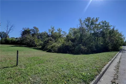 N Main Street, Kansas City, MO 64118