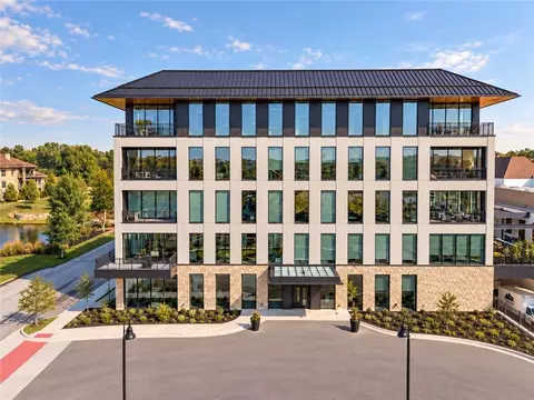 4951 W 134th St #204, Leawood, KS 66209