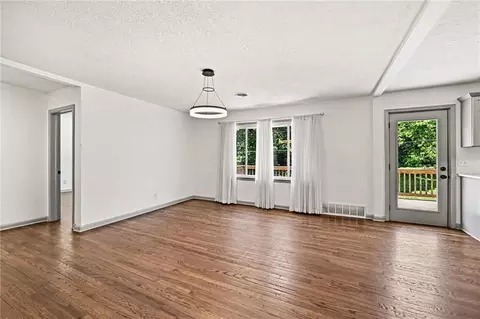 Living - 613 E Red Rd, Independence, MO 64055 photo 3 of 5
