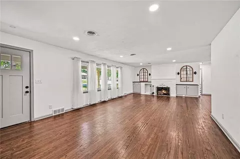 Living - 613 E Red Rd, Independence, MO 64055 photo 5 of 5
