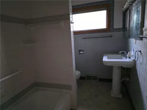 Bath - 203 N Walnut, Iola, KS 66749 photo 1 of 1