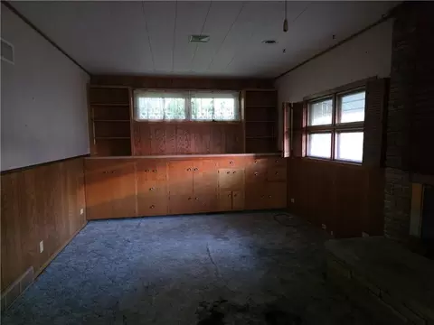Living - 203 N Walnut, Iola, KS 66749 photo 5 of 5