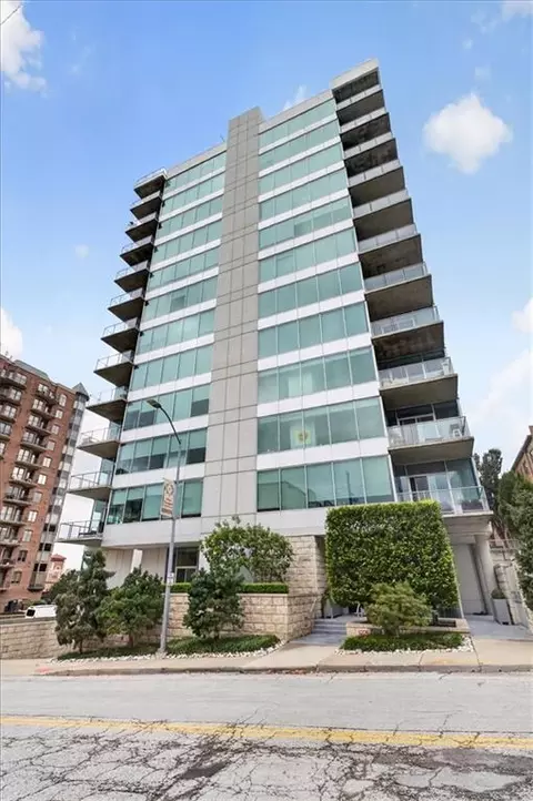 4646 Broadway St #11S, Kansas City, MO 64112