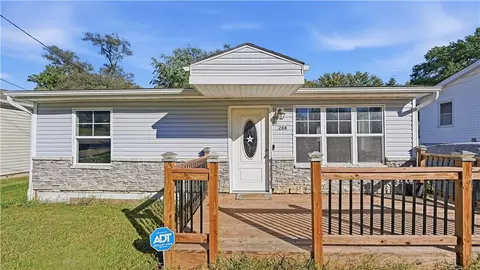 204 N 17th St, Leavenworth, KS 66048